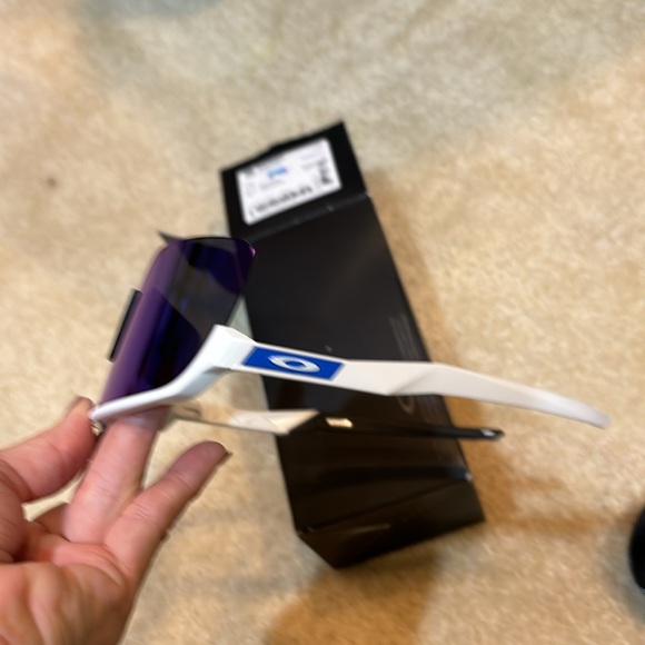 Oakley Sutro Light in Matte White and prism sapphire - Picture 4 of 4